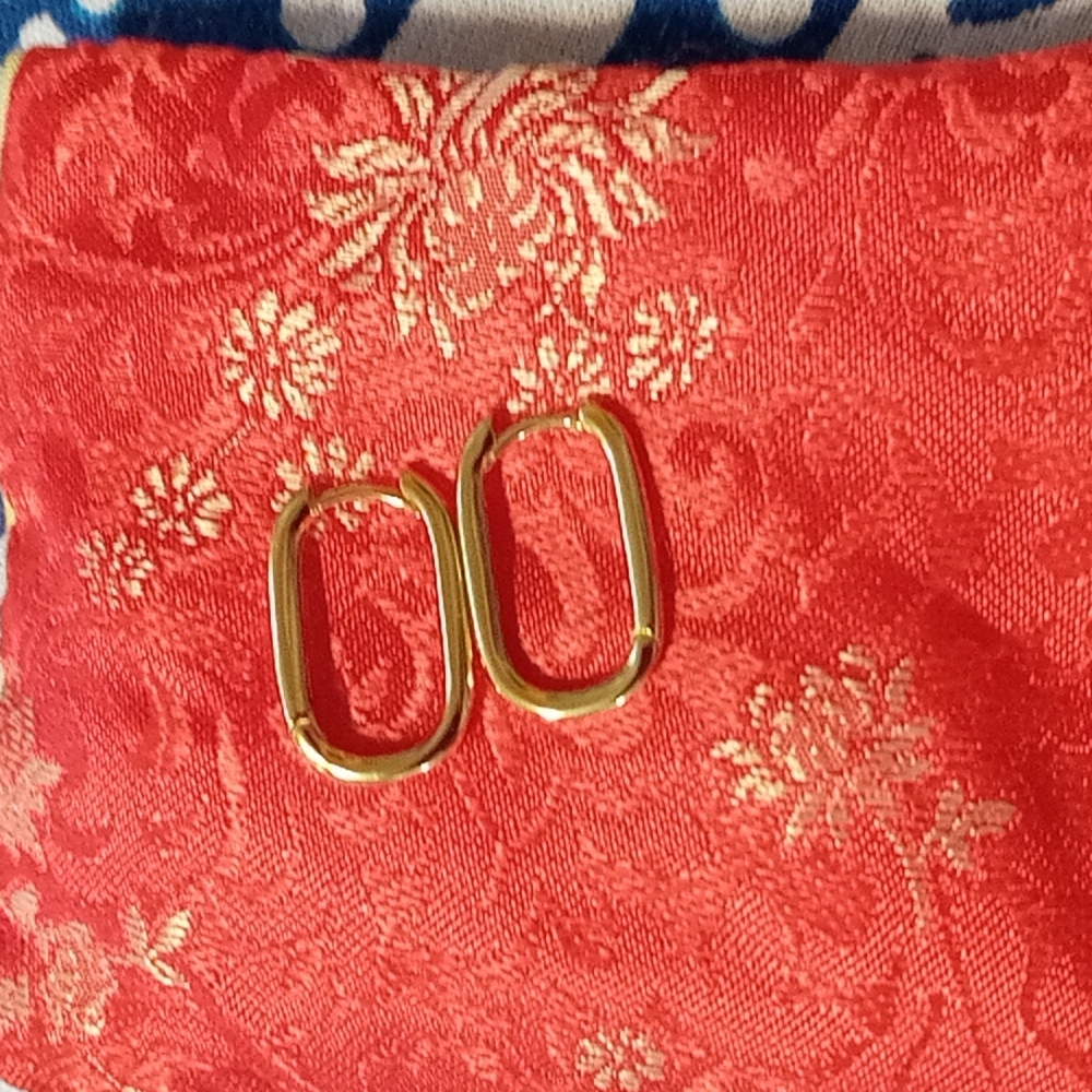 New Oval Gold Sterling Silver Hoop Earrings, stamped 925 Gold Vermeil. Not worn